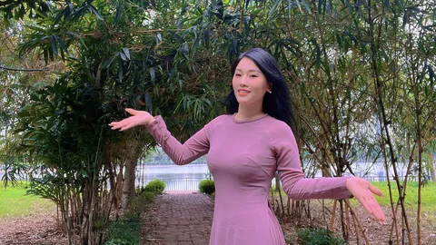 NSƯT Hương Giang ra mắt MV Tiếng hát mẹ