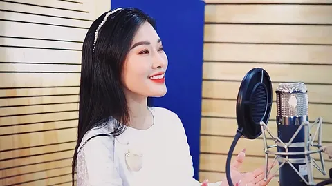 NSƯT Hương Giang thể hiện ca khúc Lời Anh Dặn