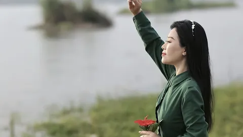 NSƯT Hương Giang ra mắt MV Nghệ thuật “Lời Bác dặn trước lúc đi xa”