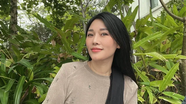 Vẻ đẹp tinh tế của người phụ nữ hiện hữu qua giọng ca ngọt ngào sâu lắng của NSƯT Hương Giang